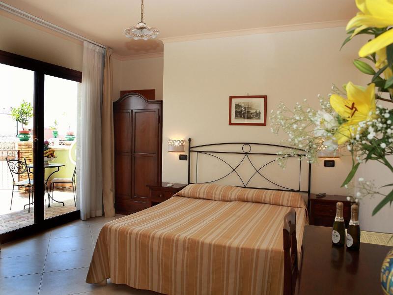 Villa Cristina Giardini Naxos Exterior foto