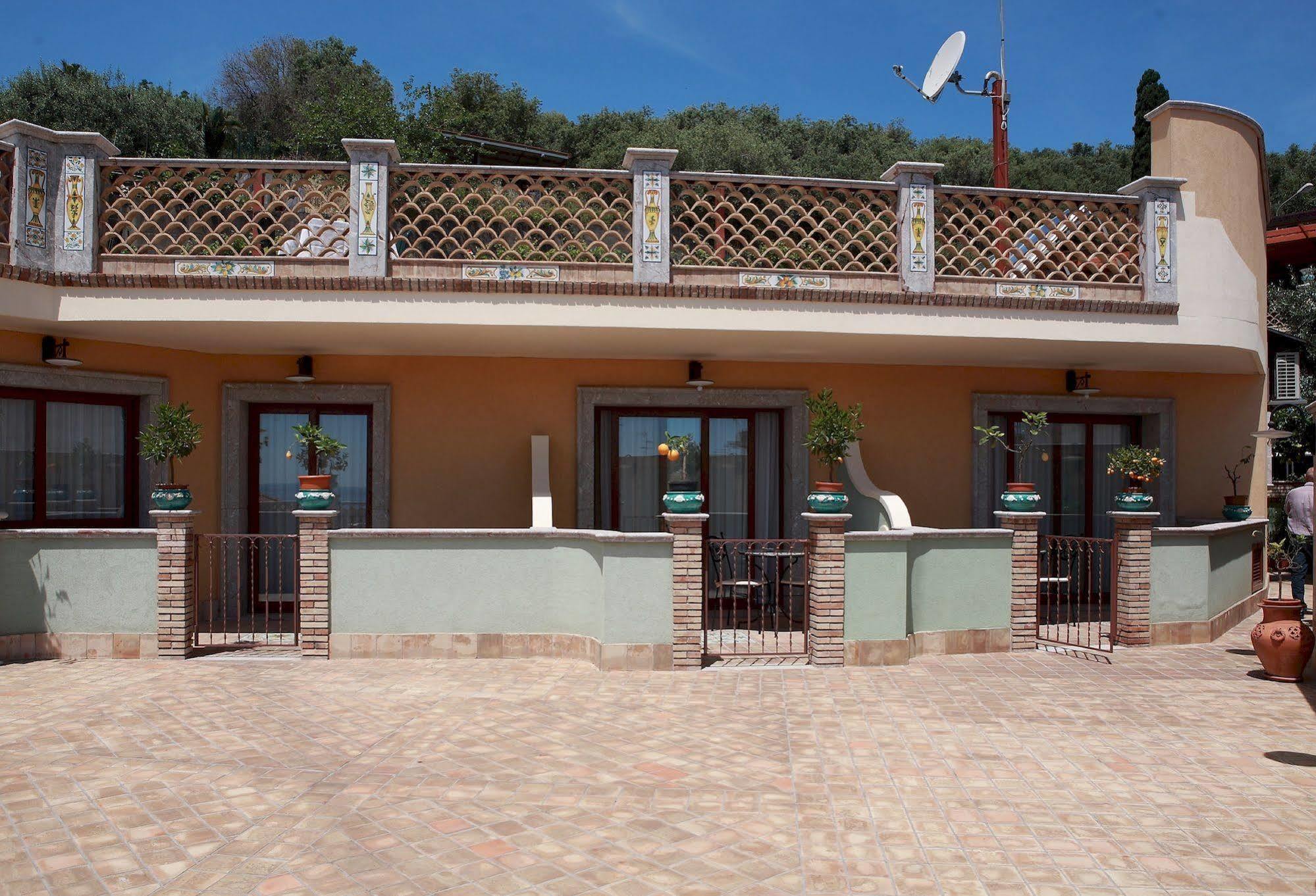 Villa Cristina Giardini Naxos Exterior foto